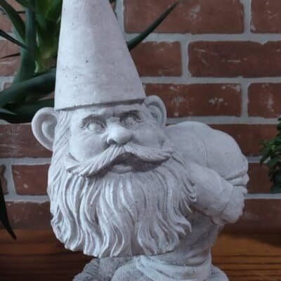 Mooning Gnome