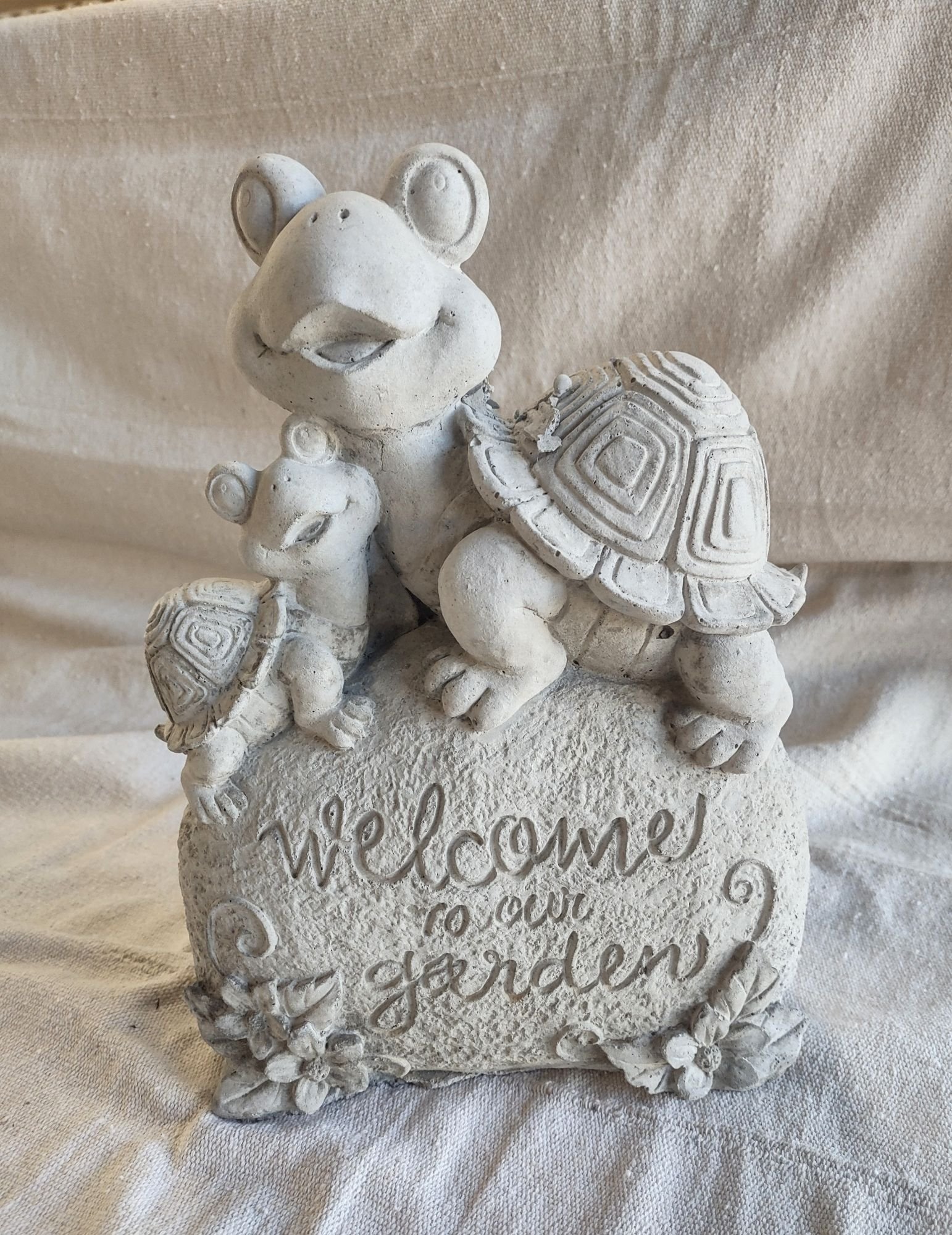 Welcom to our garden words on stone with turtles on top