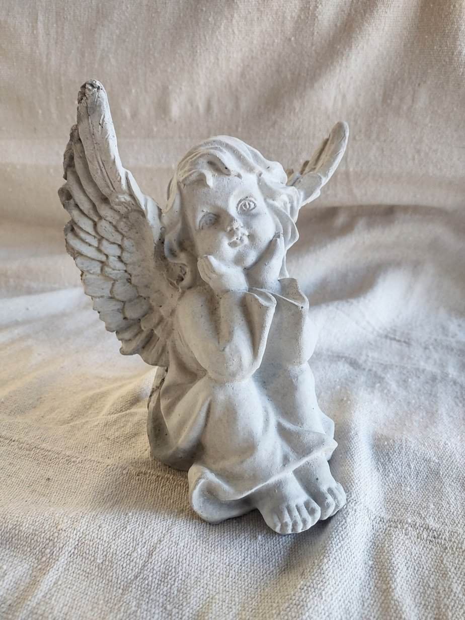 Small concrete angel