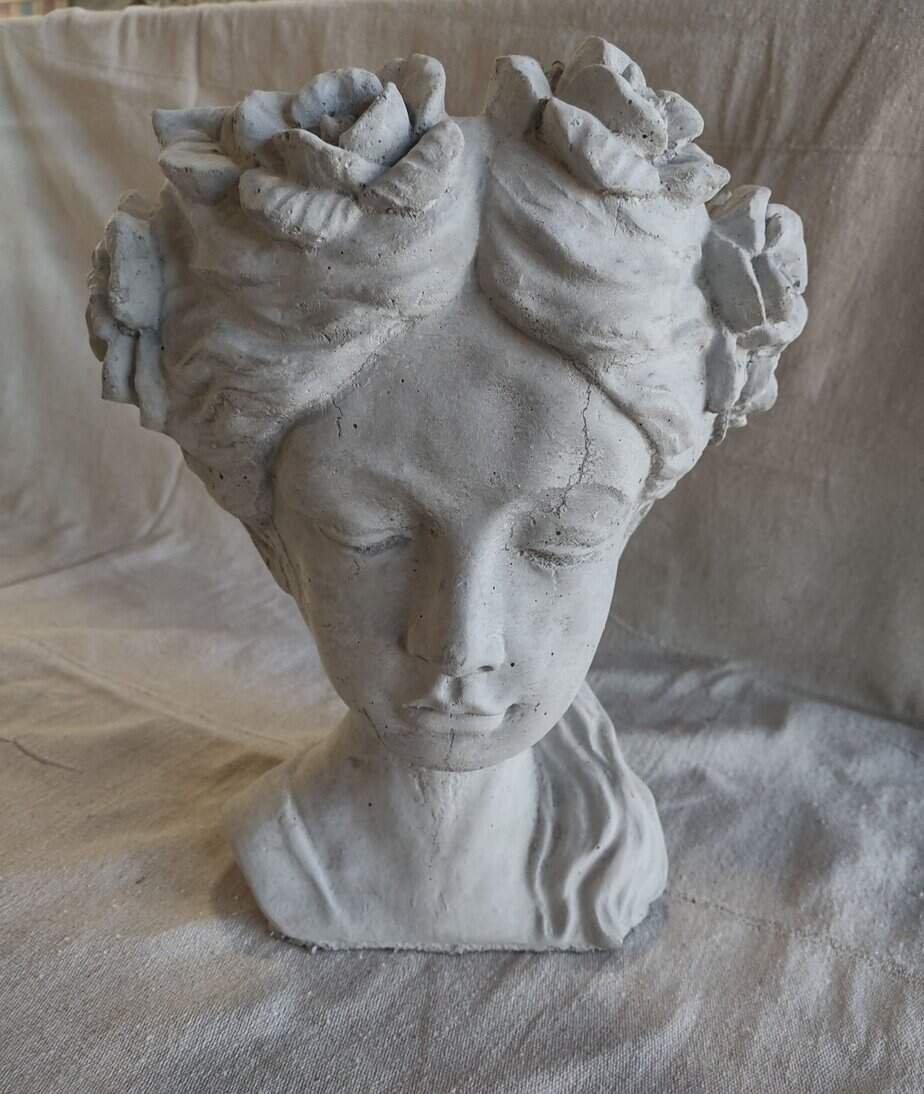 Head pot with flowers