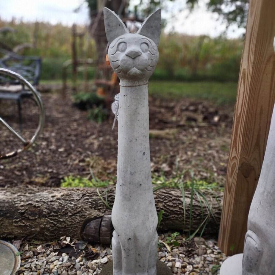 concrete cat with really long neck